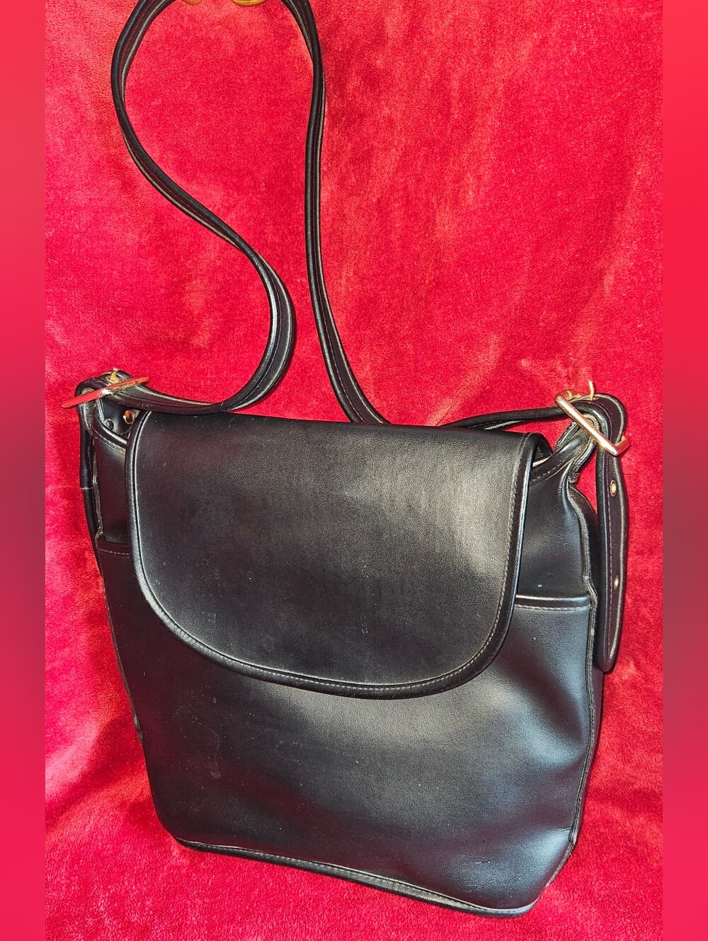 Unbranded Classic Black Crossbody Bag - Timeless Style